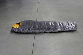  Neal Beggs - sleeping bag 2002 - collection FRAC Pays de la Loire
